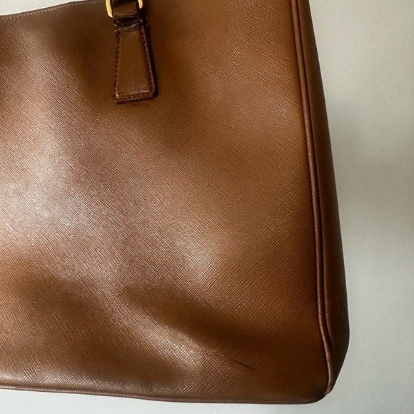Prada
Saffiano Lux Leather Gardener's Tote - brown/tan - Picture 4 of 8